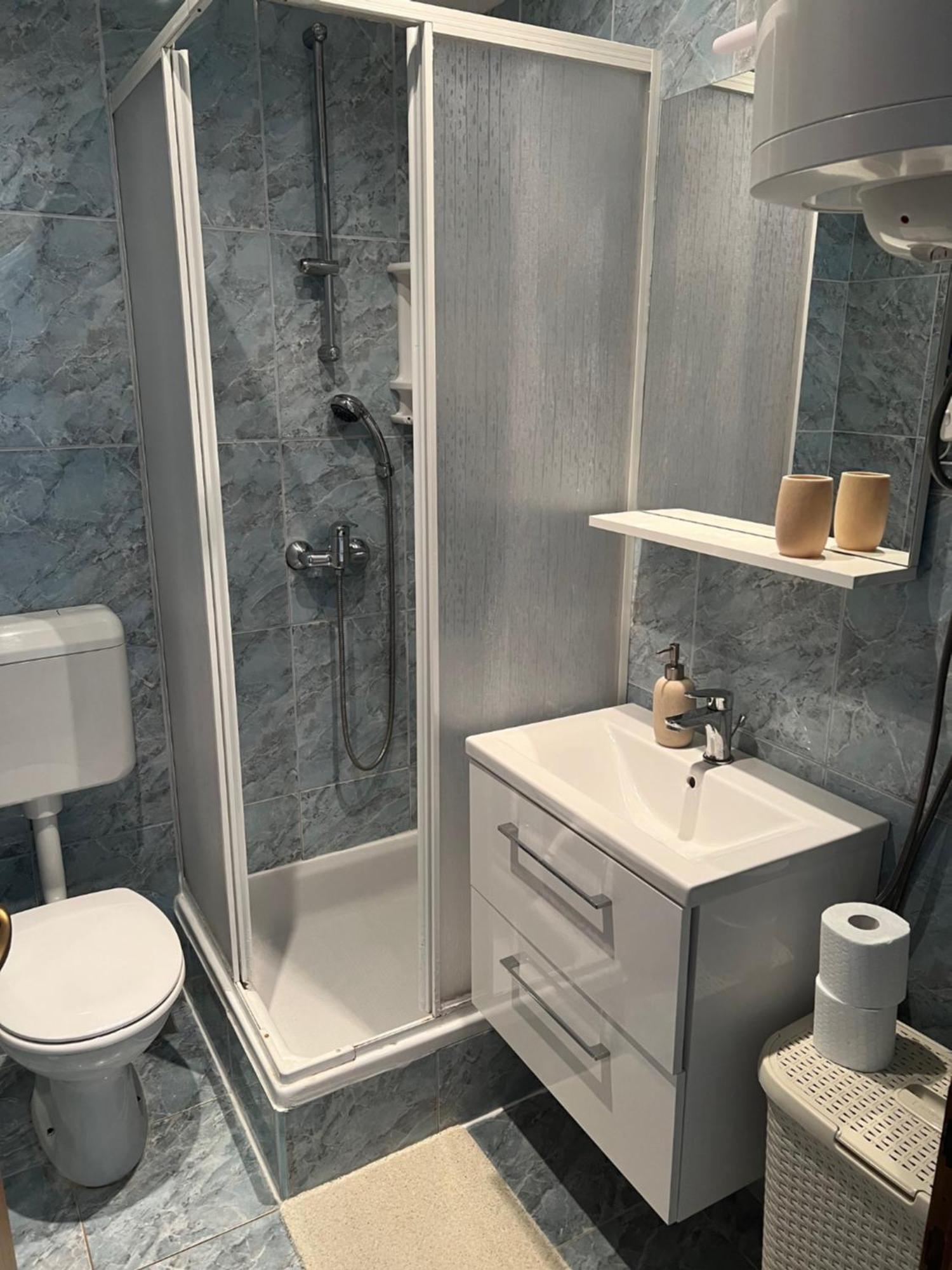 Apartmani Anna Vir Zewnętrze zdjęcie
