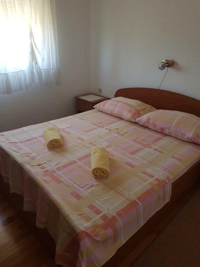 Apartmani Anna Vir Zewnętrze zdjęcie